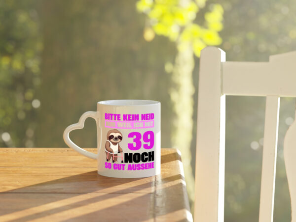 39. Geburtstag | Bitte kein neid | Faultier | 39 Jahre - Herzhenkel Tasse - Kaffeetasse / Geschenk / Familie