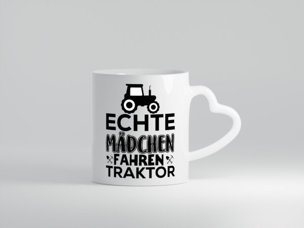 Mädchen fahren Traktor | Trekker Tasse | Landwirtin - Herzhenkel Tasse - Kaffeetasse / Geschenk / Familie