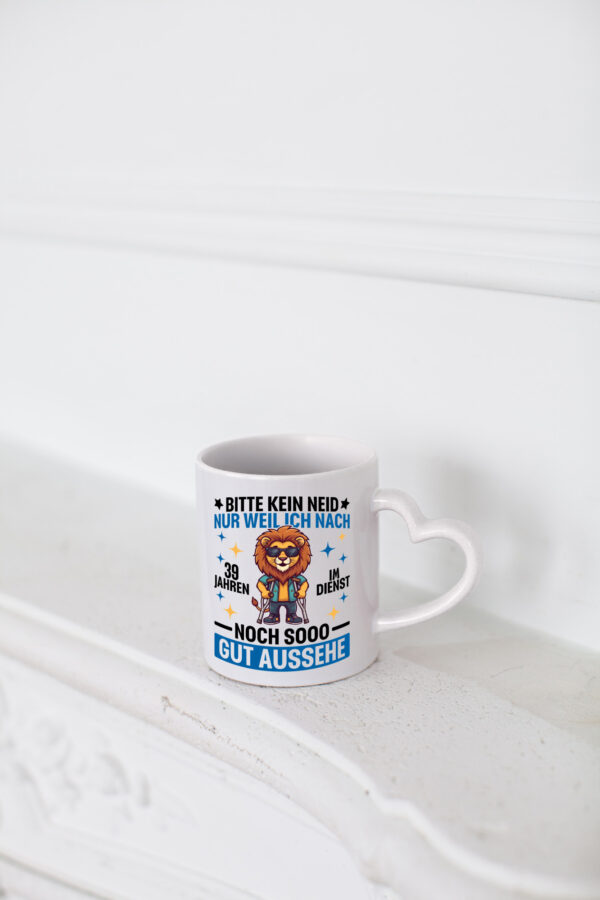 39 Jahre im Dienst | Arbeitsjubiläum | Arbeit - Herzhenkel Tasse - Kaffeetasse / Geschenk / Familie