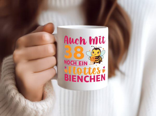 38. Geburtstag | Flottes Bienchen | 38 Jahre - Tasse Weiss - Kaffeetasse / Geschenk / Familie