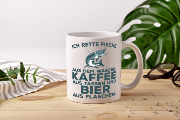 Ich rette Fische | Angler Tasse | Biertrinker | Humor - Tasse Weiss - Kaffeetasse / Geschenk / Familie