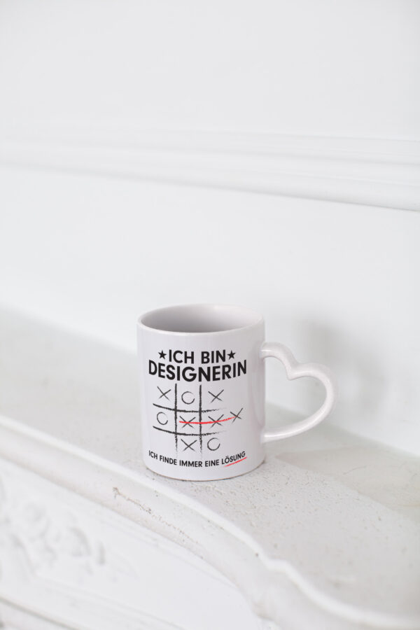 Lösung Finden: Designerin | Mode - Herzhenkel Tasse - Kaffeetasse / Geschenk / Familie