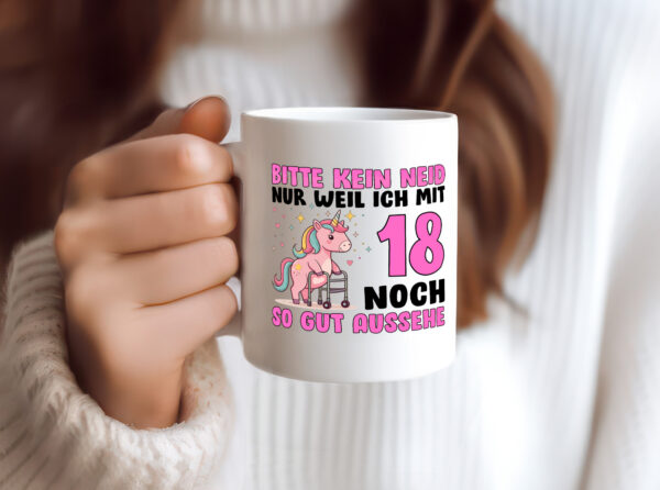 18. Geburtstag | 18 Jahre | Mit 18 noch so gut aussehen | - Tasse Weiss - Kaffeetasse / Geschenk / Familie