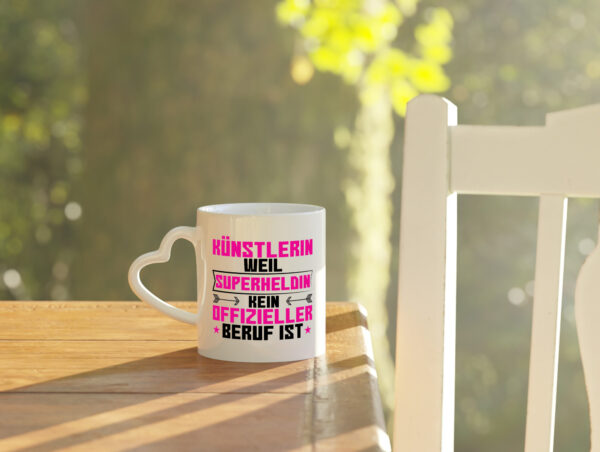 Superheldin Künstlerin| Spruch lustig | Kunst - Herzhenkel Tasse - Kaffeetasse / Geschenk / Familie