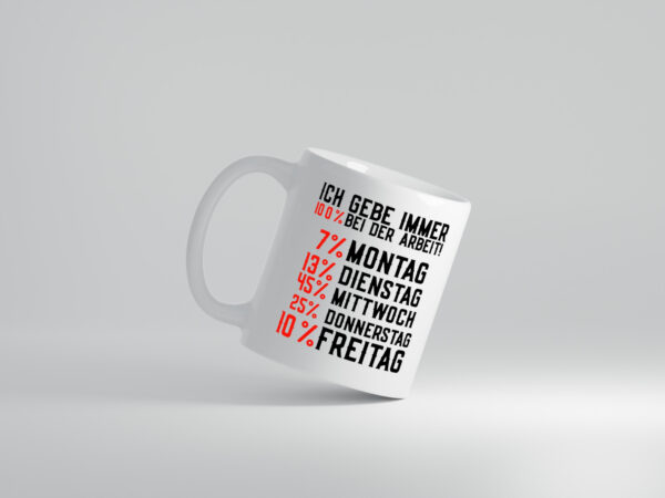 100% bei der Arbeit | Job | Wochentage | witziger Spruch - Tasse Weiss - Kaffeetasse / Geschenk / Familie