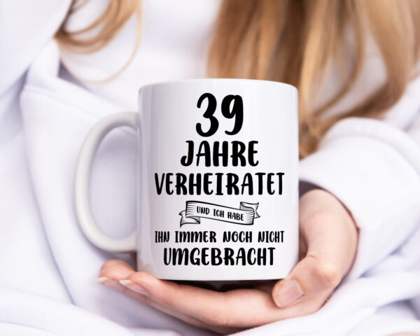 39 Jahre Verheiratet, immer noch am Leben! - Tasse Weiss - Kaffeetasse / Geschenk / Familie