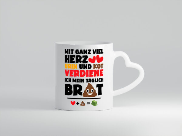 Pflegekraft | Altenpfleger | Krankenschwester - Herzhenkel Tasse - Kaffeetasse / Geschenk / Familie