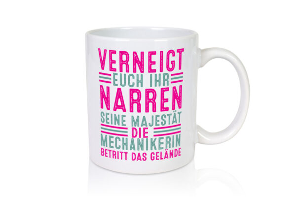 Verneigt euch: Mechanikerin | KFZ - Tasse Weiss - Kaffeetasse / Geschenk / Familie