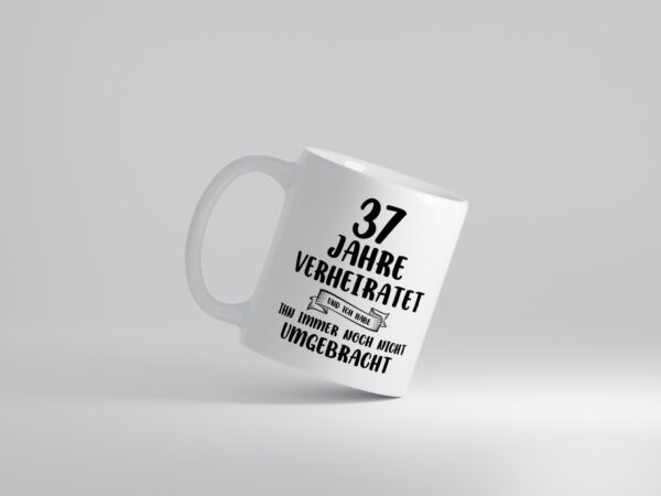 37 Jahre Verheiratet, immer noch am Leben! - Tasse Weiss - Kaffeetasse / Geschenk / Familie