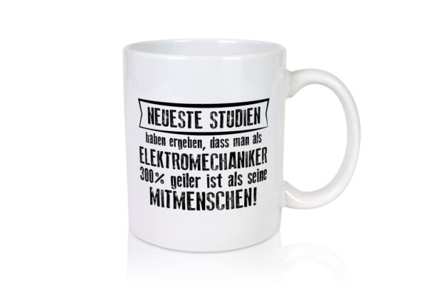 Neuste Studien: Elektromechaniker | Mechaniker | Elektrik - Tasse Weiss - Kaffeetasse / Geschenk / Familie