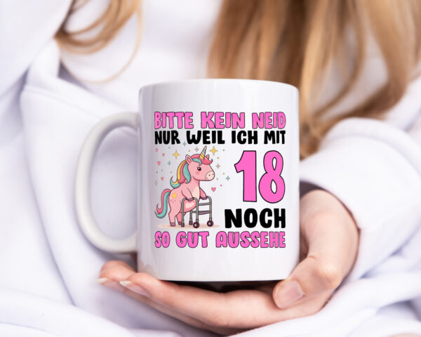 18. Geburtstag | 18 Jahre | Mit 18 noch so gut aussehen | - Tasse Weiss - Kaffeetasse / Geschenk / Familie