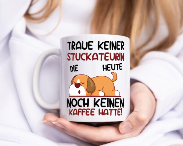 Traue keiner Stuckateurin | Innenausbau - Tasse Weiss - Kaffeetasse / Geschenk / Familie