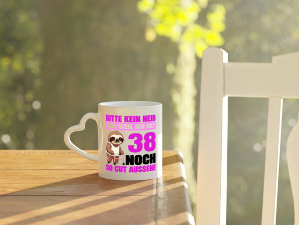 38. Geburtstag | Bitte kein neid | Faultier | 38 Jahre - Herzhenkel Tasse - Kaffeetasse / Geschenk / Familie