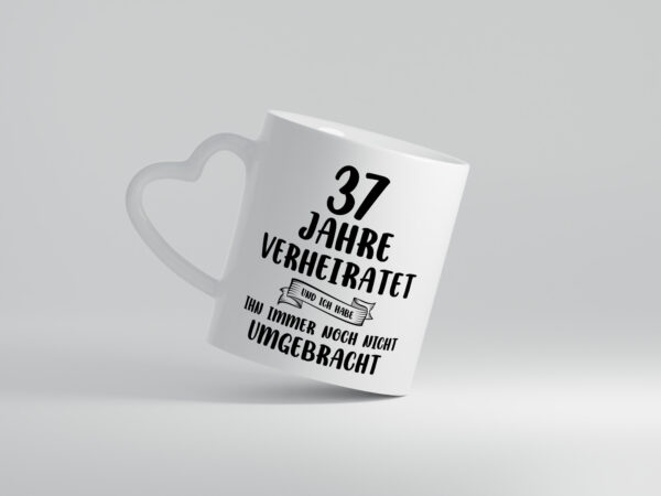 37 Jahre Verheiratet, immer noch am Leben! - Herzhenkel Tasse - Kaffeetasse / Geschenk / Familie