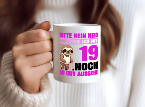 19. Geburtstag | Bitte kein neid | Faultier | 19 Jahre - Tasse Weiss - Kaffeetasse / Geschenk / Familie