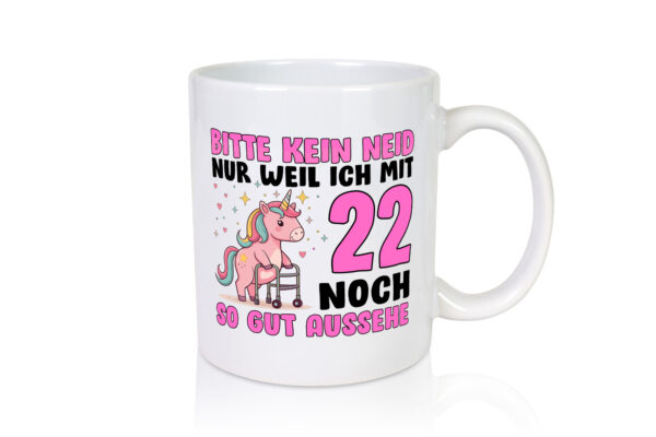 22. Geburtstag | 22 Jahre | Mit 22 noch so gut aussehen - Tasse Weiss - Kaffeetasse / Geschenk / Familie