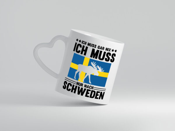 Ich muss gar nix ich muss nur nach Schweden - Herzhenkel Tasse - Kaffeetasse / Geschenk / Familie