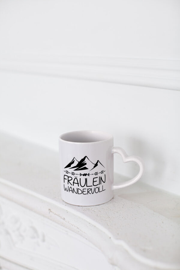 Fräulein Wandervoll | Berge - Herzhenkel Tasse - Kaffeetasse / Geschenk / Familie