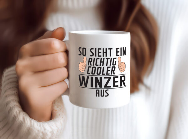Richtig Cooler Winzer | Weinbauer | Wein - Tasse Weiss - Kaffeetasse / Geschenk / Familie