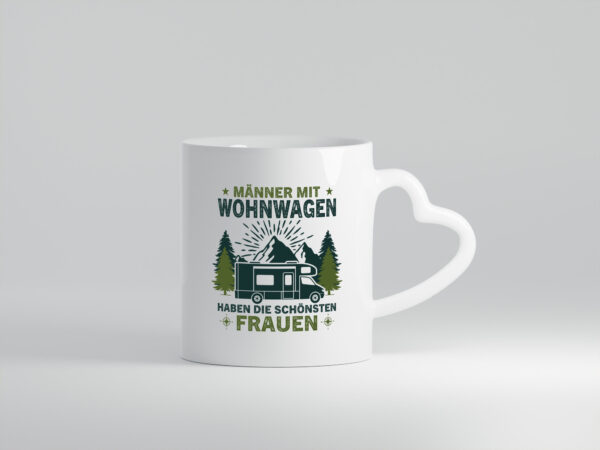 Männer mit Wohnwagen | Schönste Frauen | Camping - Herzhenkel Tasse - Kaffeetasse / Geschenk / Familie