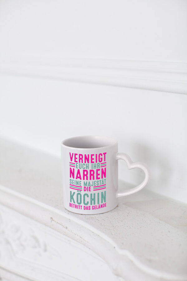 Verneigt euch: Köchin | Chefköchin | Chefkoch - Herzhenkel Tasse - Kaffeetasse / Geschenk / Familie