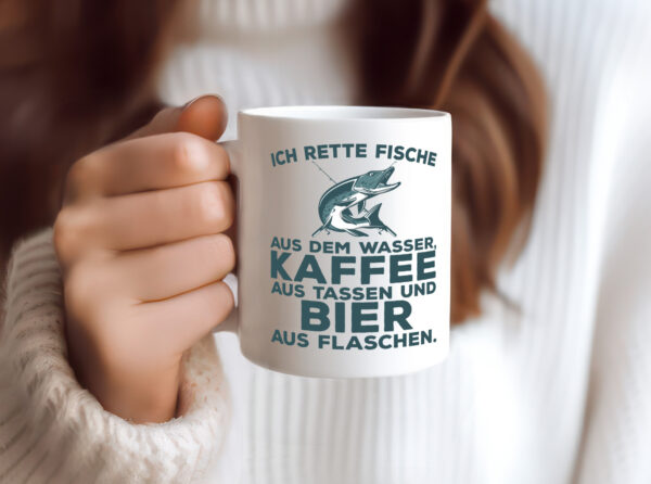Ich rette Fische | Angler Tasse | Biertrinker | Humor - Tasse Weiss - Kaffeetasse / Geschenk / Familie