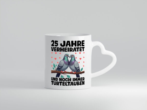 25. Jahre verheiratet | Turteltauben | Ehe | Ehepaar - Herzhenkel Tasse - Kaffeetasse / Geschenk / Familie