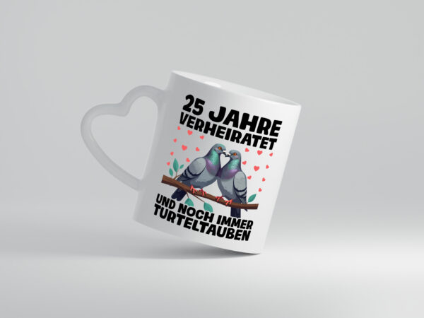 25. Jahre verheiratet | Turteltauben | Ehe | Ehepaar - Herzhenkel Tasse - Kaffeetasse / Geschenk / Familie