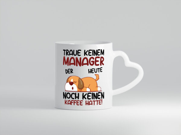 Traue keinem Manager | Management - Herzhenkel Tasse - Kaffeetasse / Geschenk / Familie