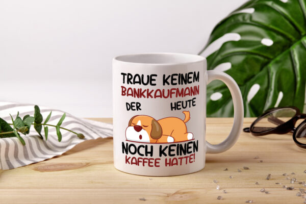 Traue keinem Bankkaufmann | Kaufmann | Bank Kaufleute - Tasse Weiss - Kaffeetasse / Geschenk / Familie