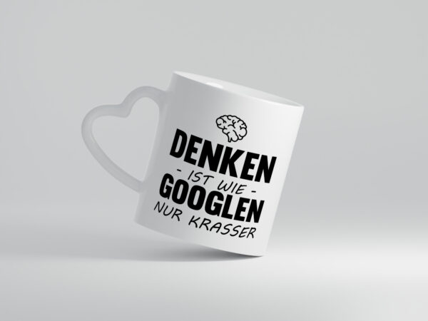 Denken ist wie Googeln nur Krasser - Herzhenkel Tasse - Kaffeetasse / Geschenk / Familie