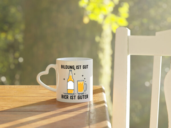 Bildung ist gut | Bier | Biertrinker | Party | Humor | Feier - Herzhenkel Tasse - Kaffeetasse / Geschenk / Familie