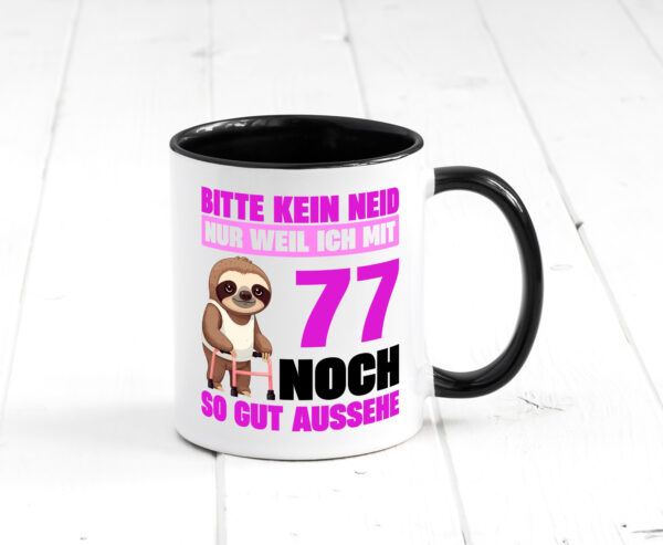 77. Geburtstag | Bitte kein neid | Faultier | 77 Jahre Farbige Tasse - Kaffeetasse / Geschenk / Familie