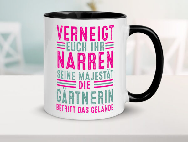 Verneigt euch: Gärtnerin | Gartenbau Farbige Tasse - Kaffeetasse / Geschenk / Familie