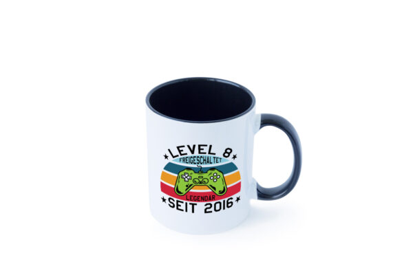 Level 8 | legendär seit 2016 | Controller Farbige Tasse - Kaffeetasse / Geschenk / Familie