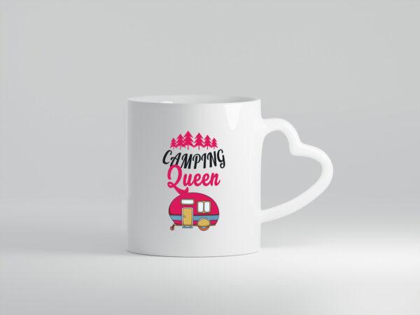 Camping Queen | Camping | Natur | Lagerfeuer - Herzhenkel Tasse - Kaffeetasse / Geschenk / Familie