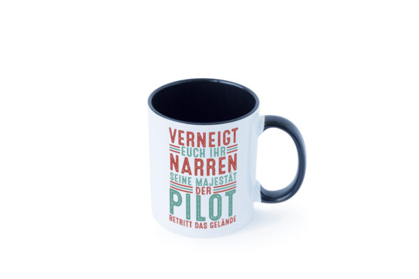 Verneigt euch: Pilot | Flugzeug | Piloten Farbige Tasse - Kaffeetasse / Geschenk / Familie