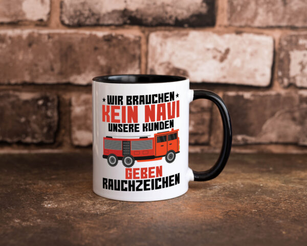 Kein Navi | Rauchzeichen | Feuerwehrauto | Brand | Einsatz Farbige Tasse - Kaffeetasse / Geschenk / Familie