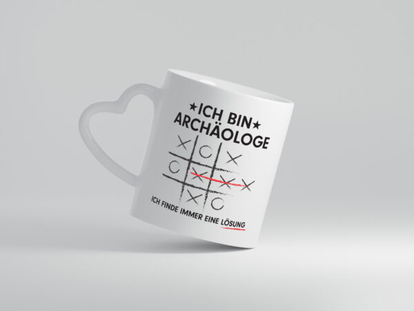 Lösung Finden: Archäologe | Archäologie | Forscher - Herzhenkel Tasse - Kaffeetasse / Geschenk / Familie