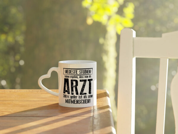 Neuste Studien: Arzt | Medizin | Doktor | Facharzt - Herzhenkel Tasse - Kaffeetasse / Geschenk / Familie