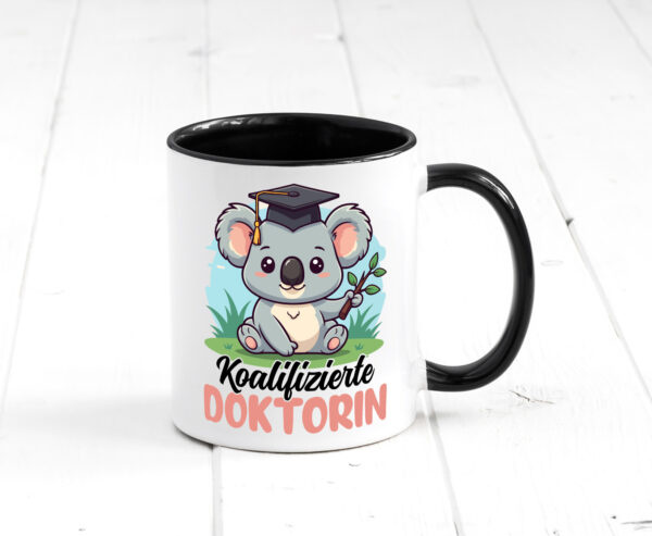 Koalifizierte Doktorin | Doktorand | Doktortitel Farbige Tasse - Kaffeetasse / Geschenk / Familie