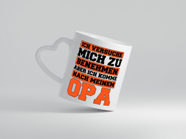 Ich versuche mich zu benehmen aber komme nach meinem Opa - Herzhenkel Tasse - Kaffeetasse / Geschenk / Familie