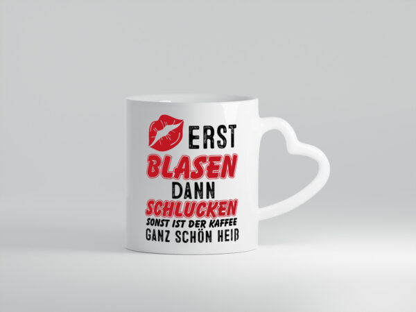 Erst Blasen, dann schlucken - Herzhenkel Tasse - Kaffeetasse / Geschenk / Familie