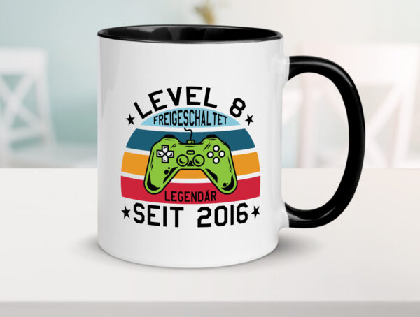 Level 8 | legendär seit 2016 | Controller Farbige Tasse - Kaffeetasse / Geschenk / Familie