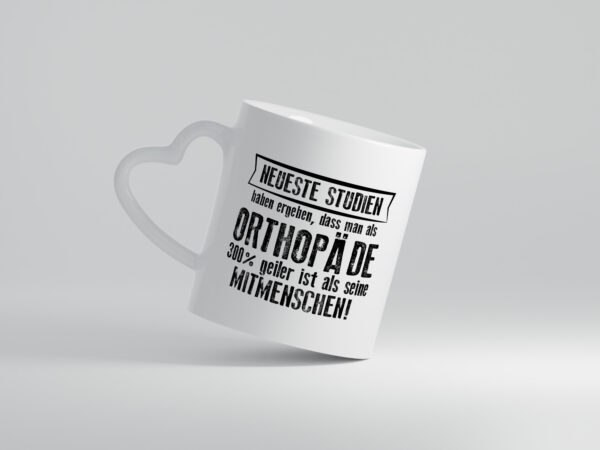 Neuste Studien: Orthopäde | Orthopädie - Herzhenkel Tasse - Kaffeetasse / Geschenk / Familie