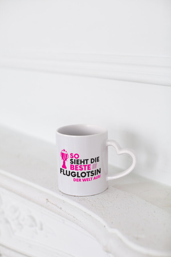 Die Weltbeste Fluglotsin | Flughafen | Flugverkehr - Herzhenkel Tasse - Kaffeetasse / Geschenk / Familie