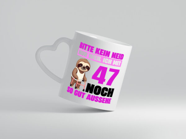 47. Geburtstag | Bitte kein neid | Faultier | 47 Jahre - Herzhenkel Tasse - Kaffeetasse / Geschenk / Familie