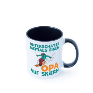 Unterschätze keinen Opa auf Skiern | Skifahrer | Schnee Farbige Tasse - Kaffeetasse / Geschenk / Familie