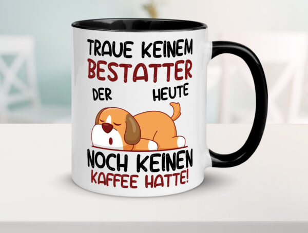 Traue keinem Bestatter | Bestattung | Totengräber Farbige Tasse - Kaffeetasse / Geschenk / Familie