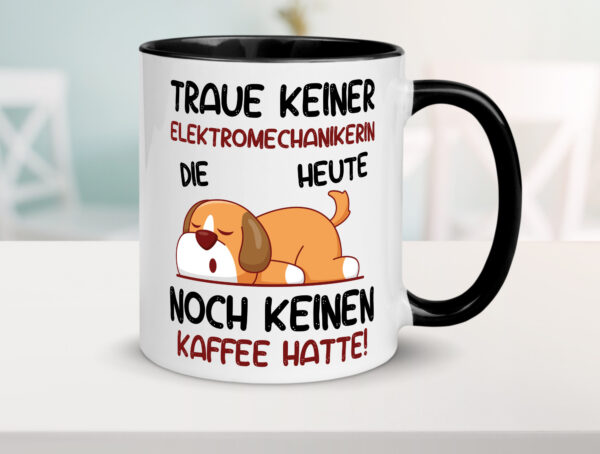 Traue keiner Elektromechanikerin | Mechanikerin Farbige Tasse - Kaffeetasse / Geschenk / Familie